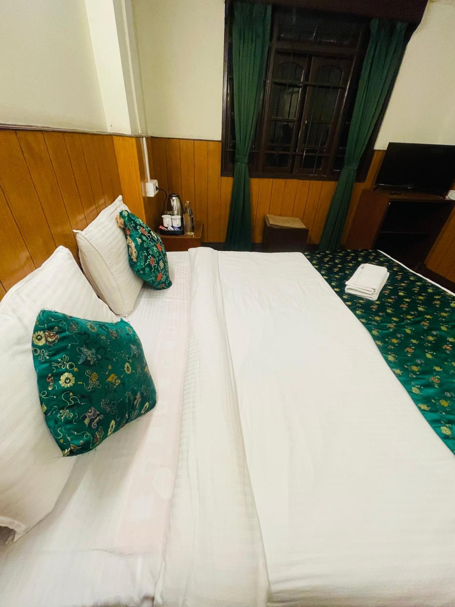 Hotel Palm Street Near Taj Агра Экстерьер фото