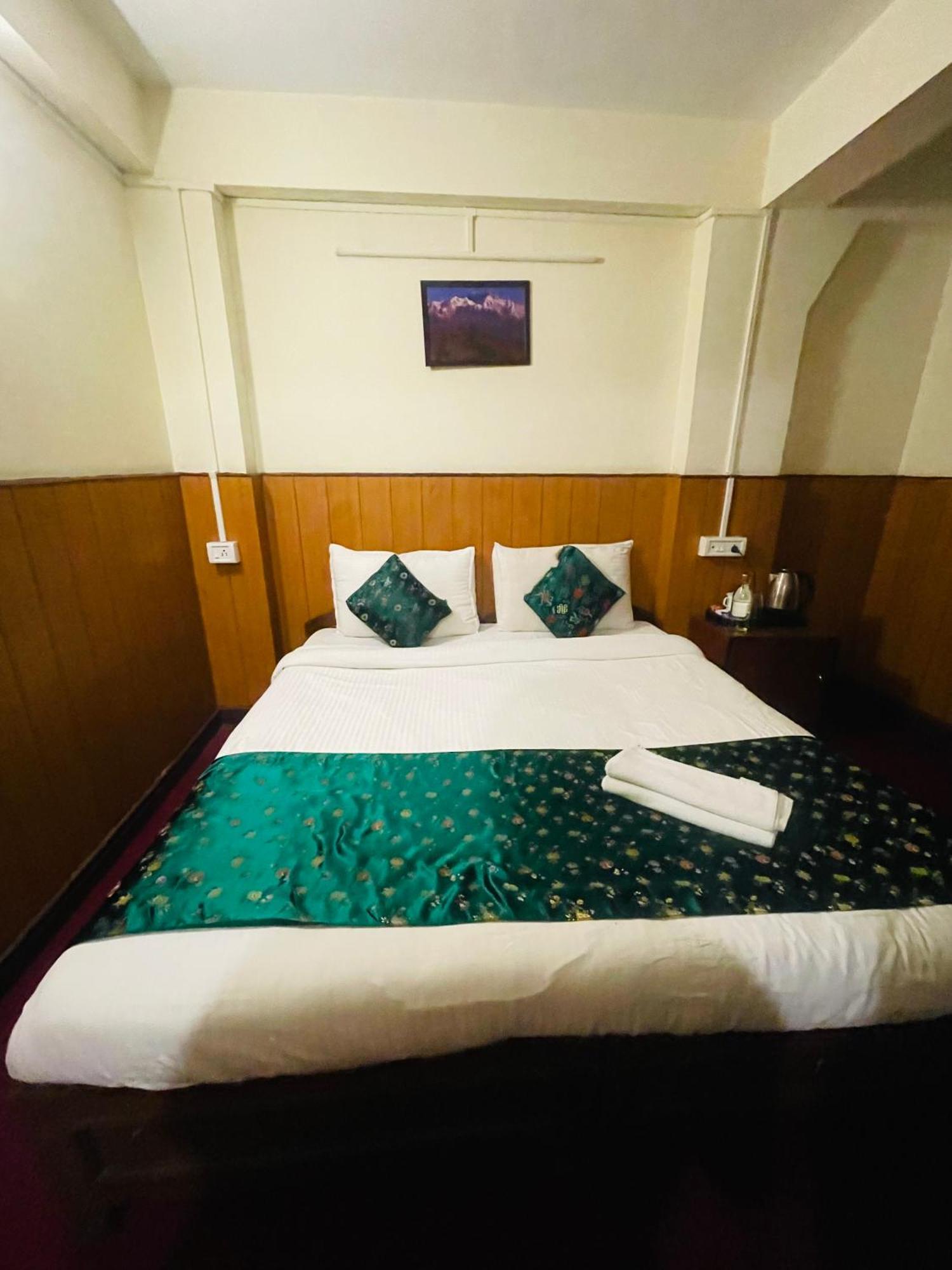 Hotel Palm Street Near Taj Агра Экстерьер фото
