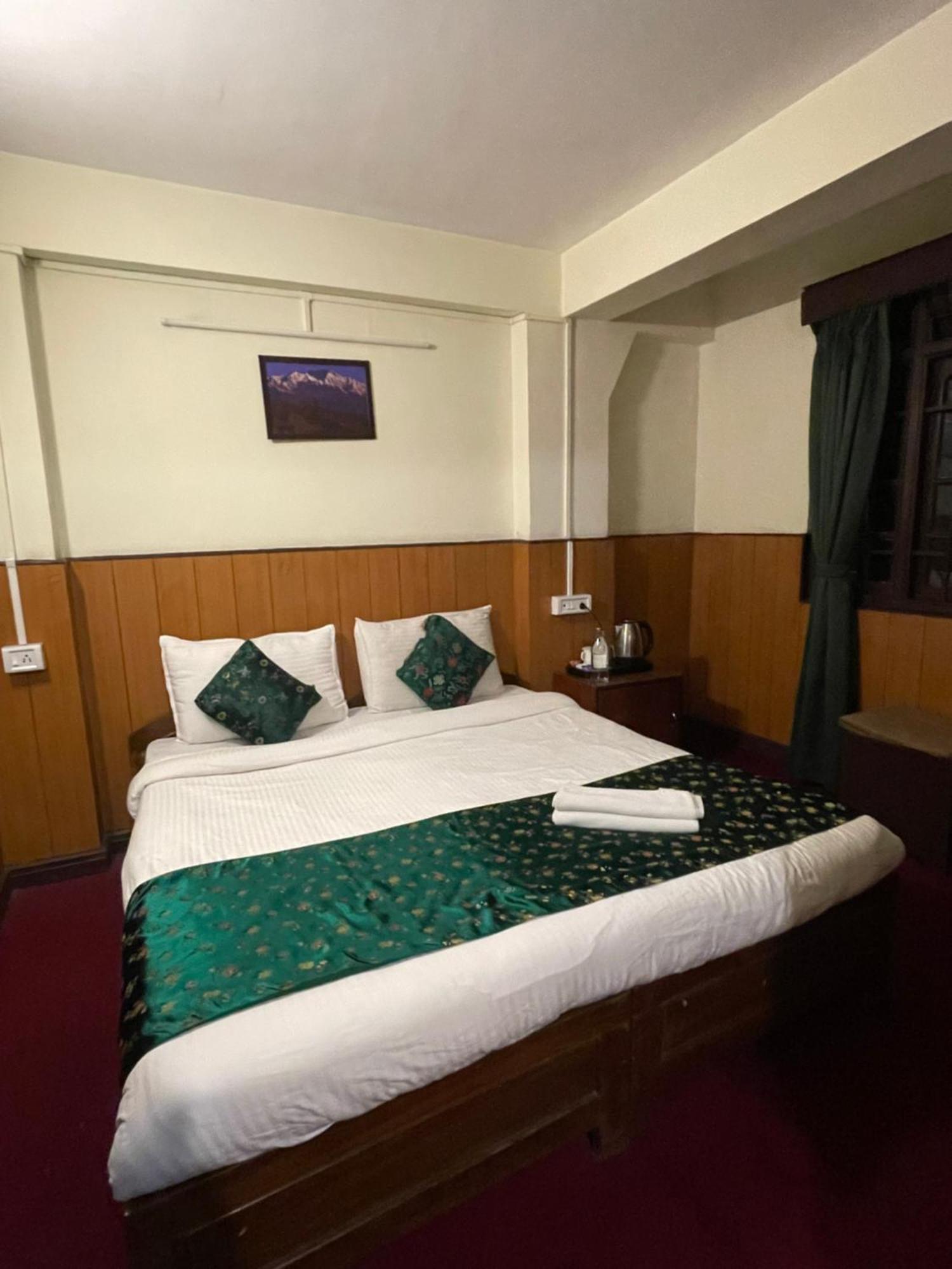 Hotel Palm Street Near Taj Агра Экстерьер фото