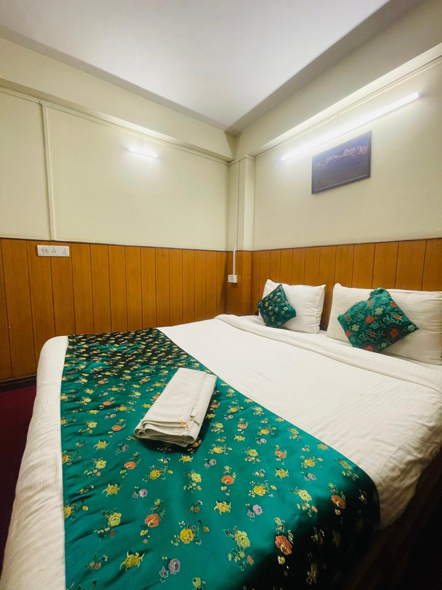 Hotel Palm Street Near Taj Агра Экстерьер фото